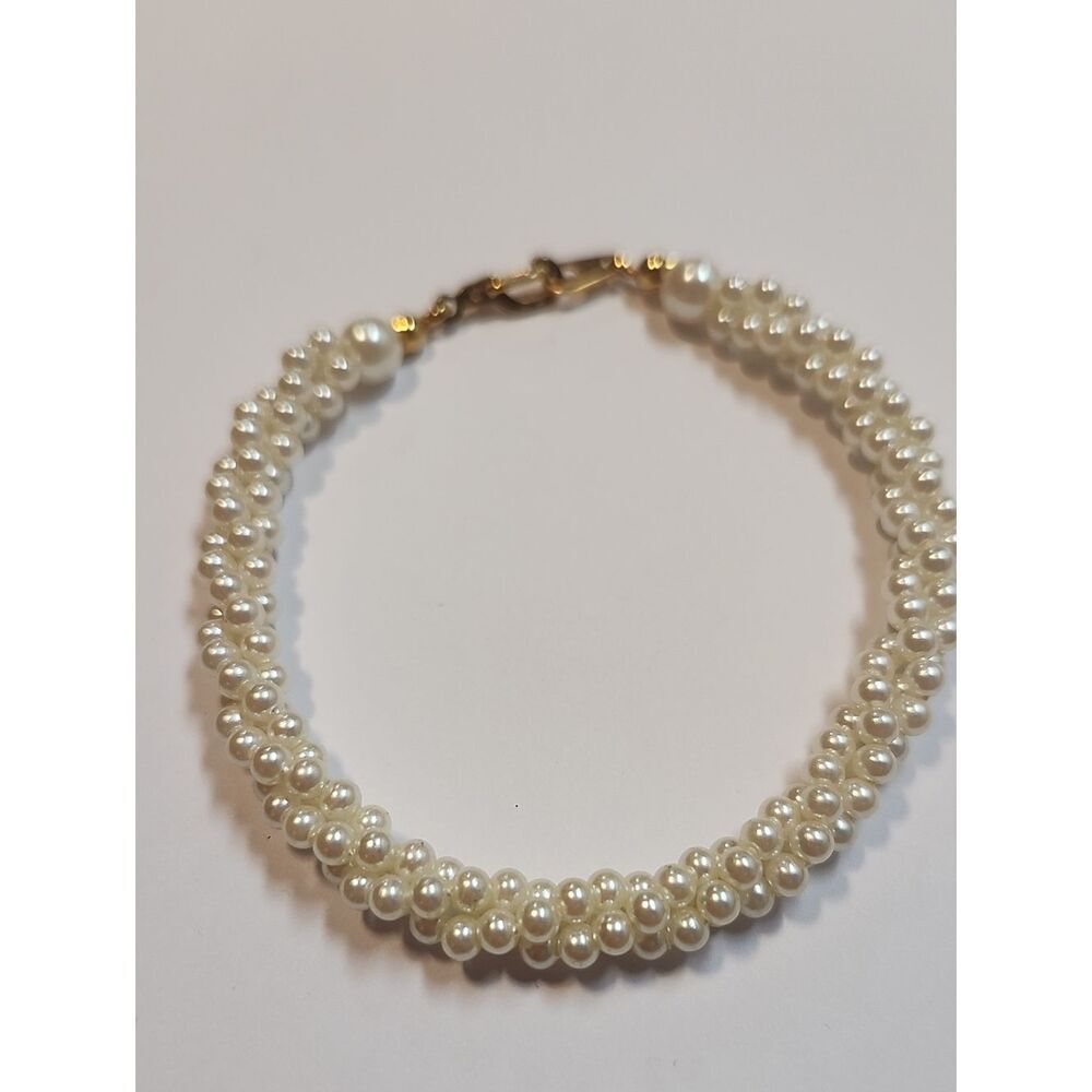 Classic Vintage Faux Pearl Beaded Bracelet - Ivory Pearls with Gold Clasp